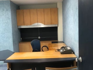 Vendo 2 locales para inversión Primer nivel | Edificio Avenida, Z 10 - 3