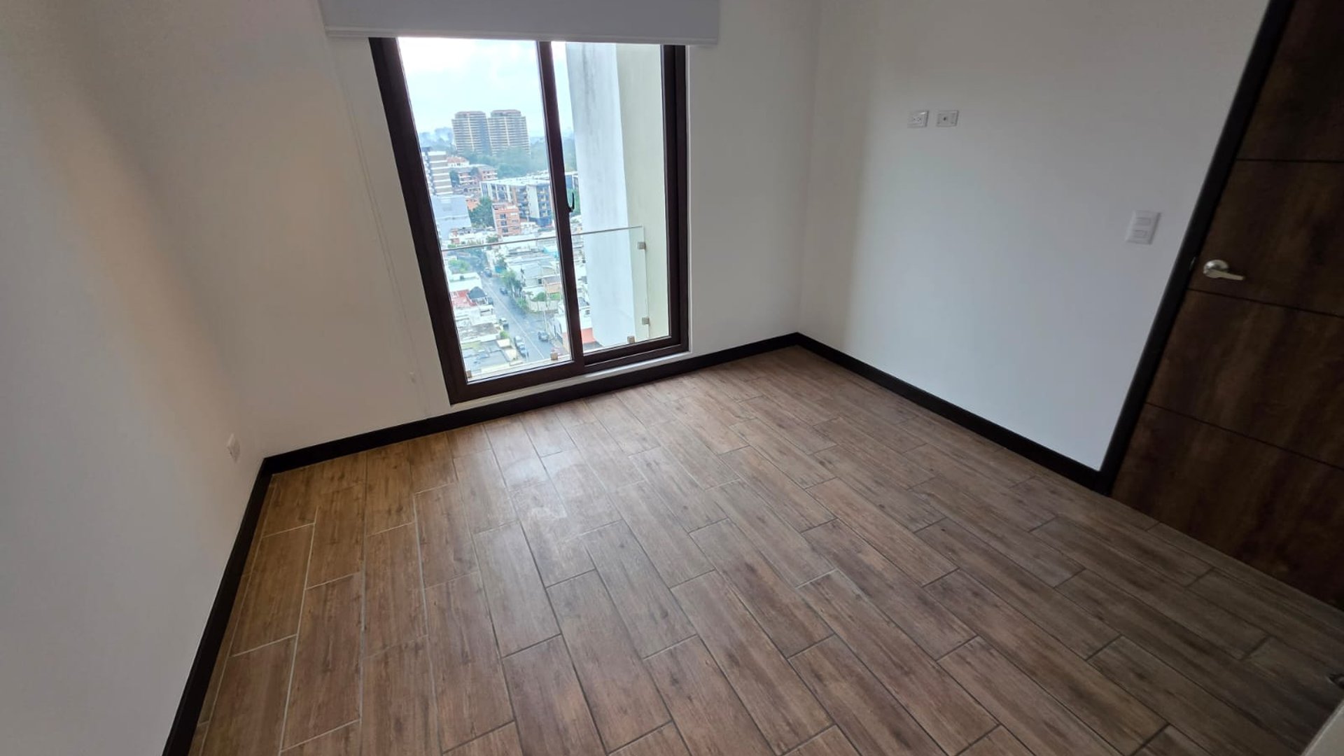Apartamento en renta Diagonal 6 zona 10 - 3 habitaciones Ref-5925 - Miniatura 3