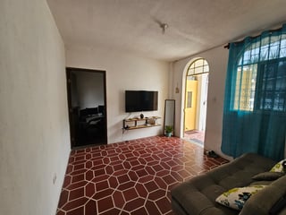 CASA EN VENTA EN ZONA 7, TIKAL 1 - 4