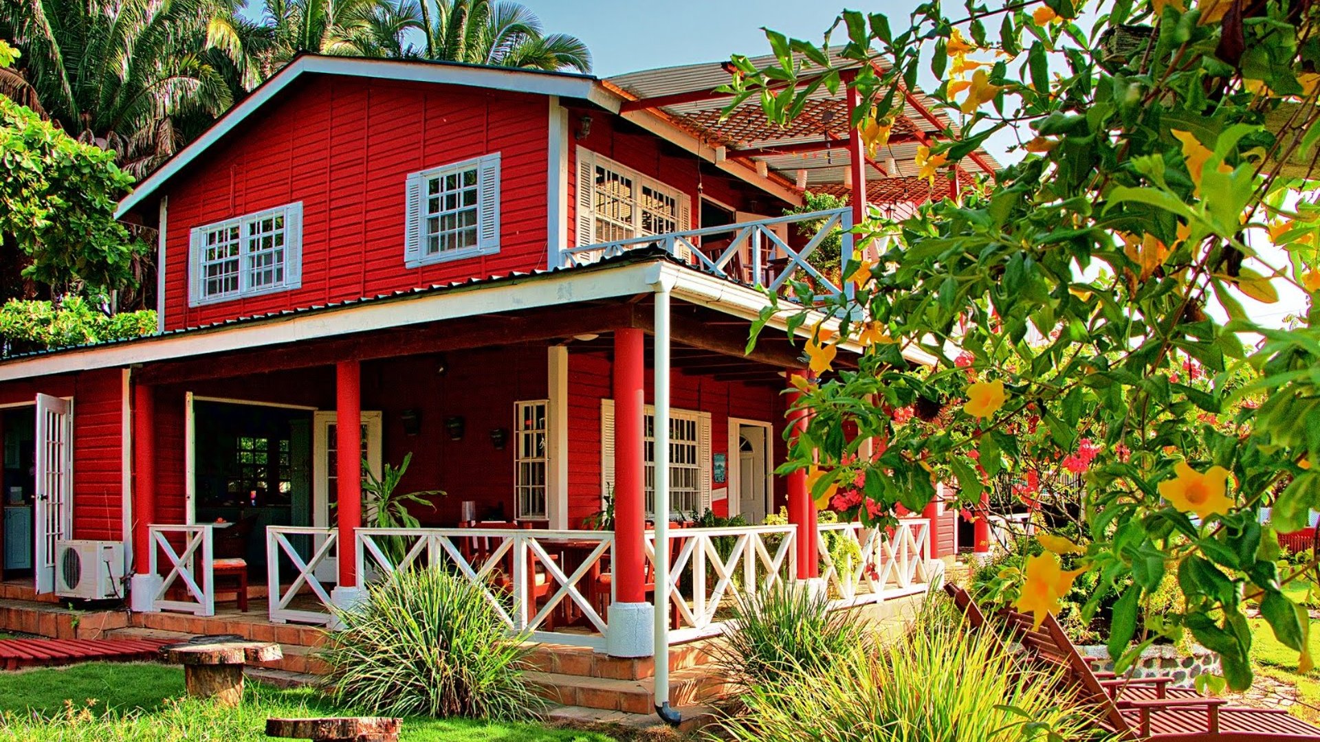 CASA EN VENTA / RENTA EN BARRIO LA COROZA, EL ESTOR, IZABAL