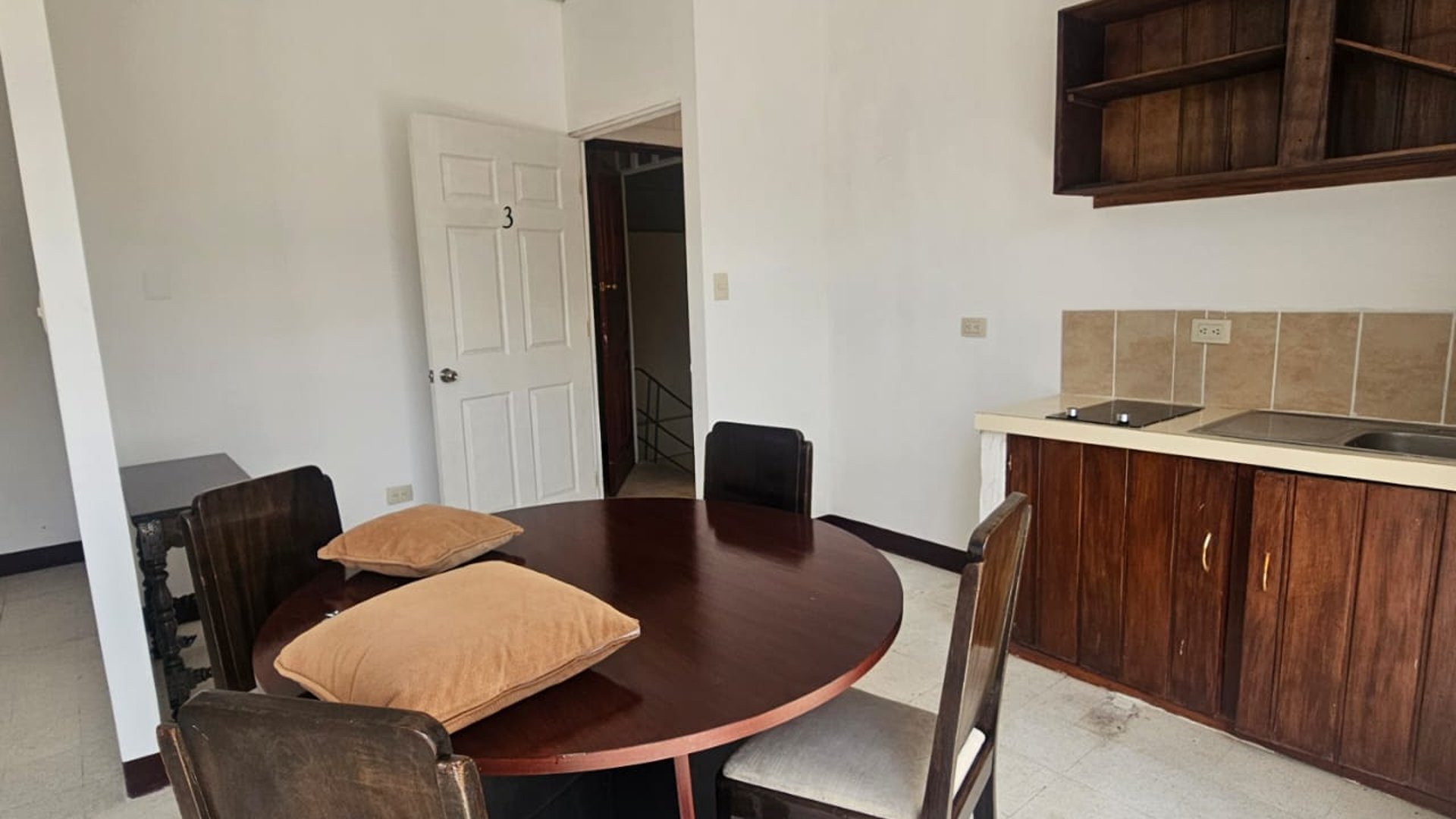 Zona 1 Apartamento amueblado en renta una habitación + parqueo de moto