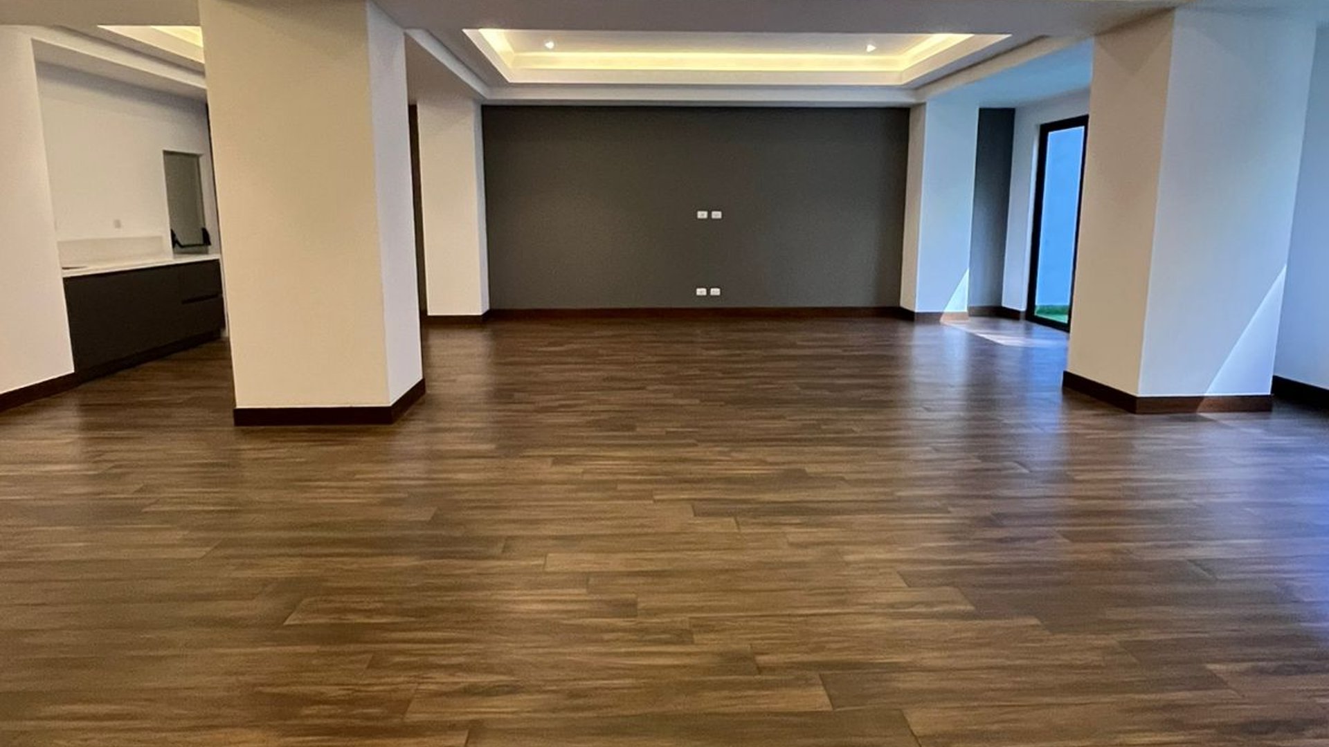AMPLIO, COMODO Y SEGURO APARTAMENTO ZONA EXCLUSIVA - Miniatura 5