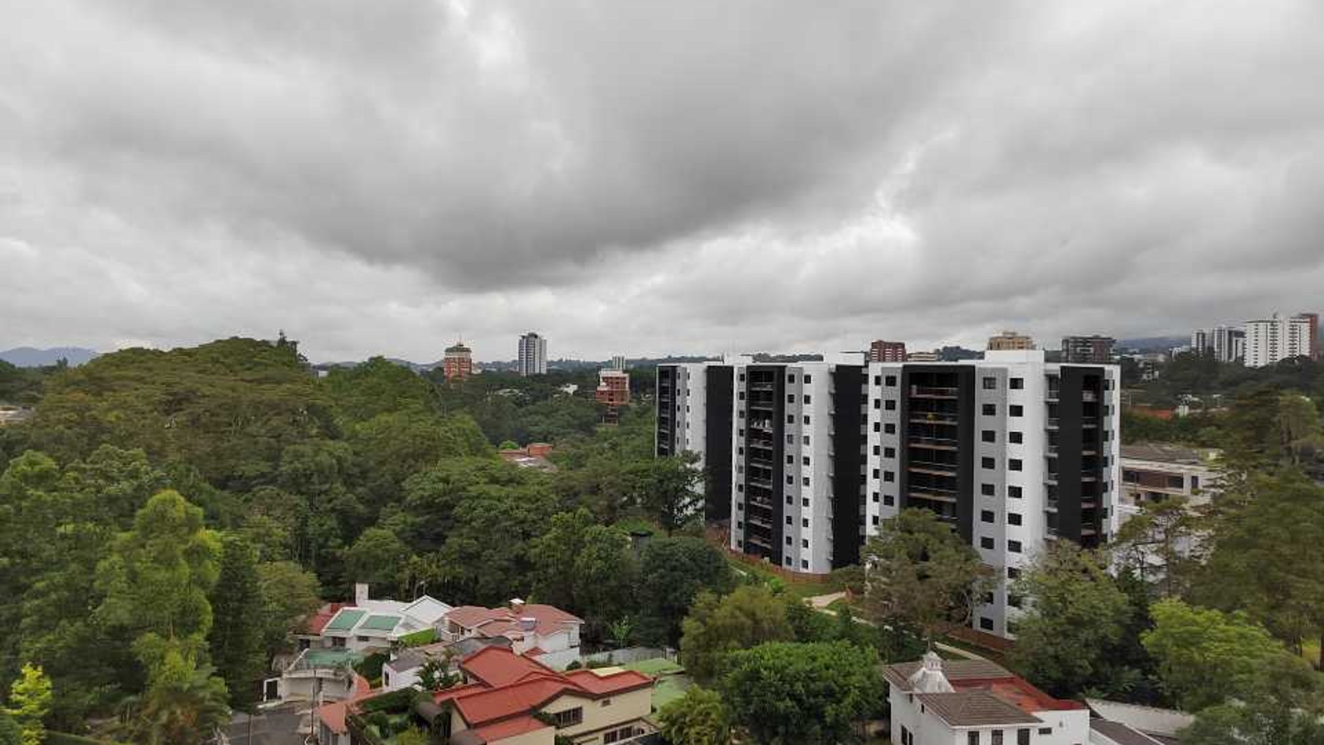 Vendo apartamento zona 10 - Miniatura 19