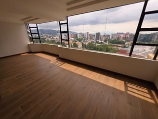 Apartamento Remodelado 4 Habitaciones 3 parqueos Oakland Zona 10 R-304 - 5