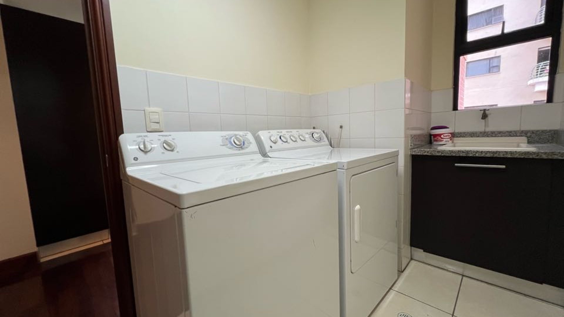 Alquiler Apartamento Amueblado y Equipado en San Patricio zona 14 - Miniatura 9