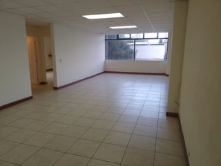 Renta de oficina en edificio Valsari Zona 10 - Image 3