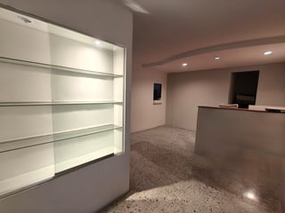 ALQUILER DE CÉNTRICA OFICINA 67.80MT2 - CENTRO EMPRESARIAL, ZONA 10 - 2