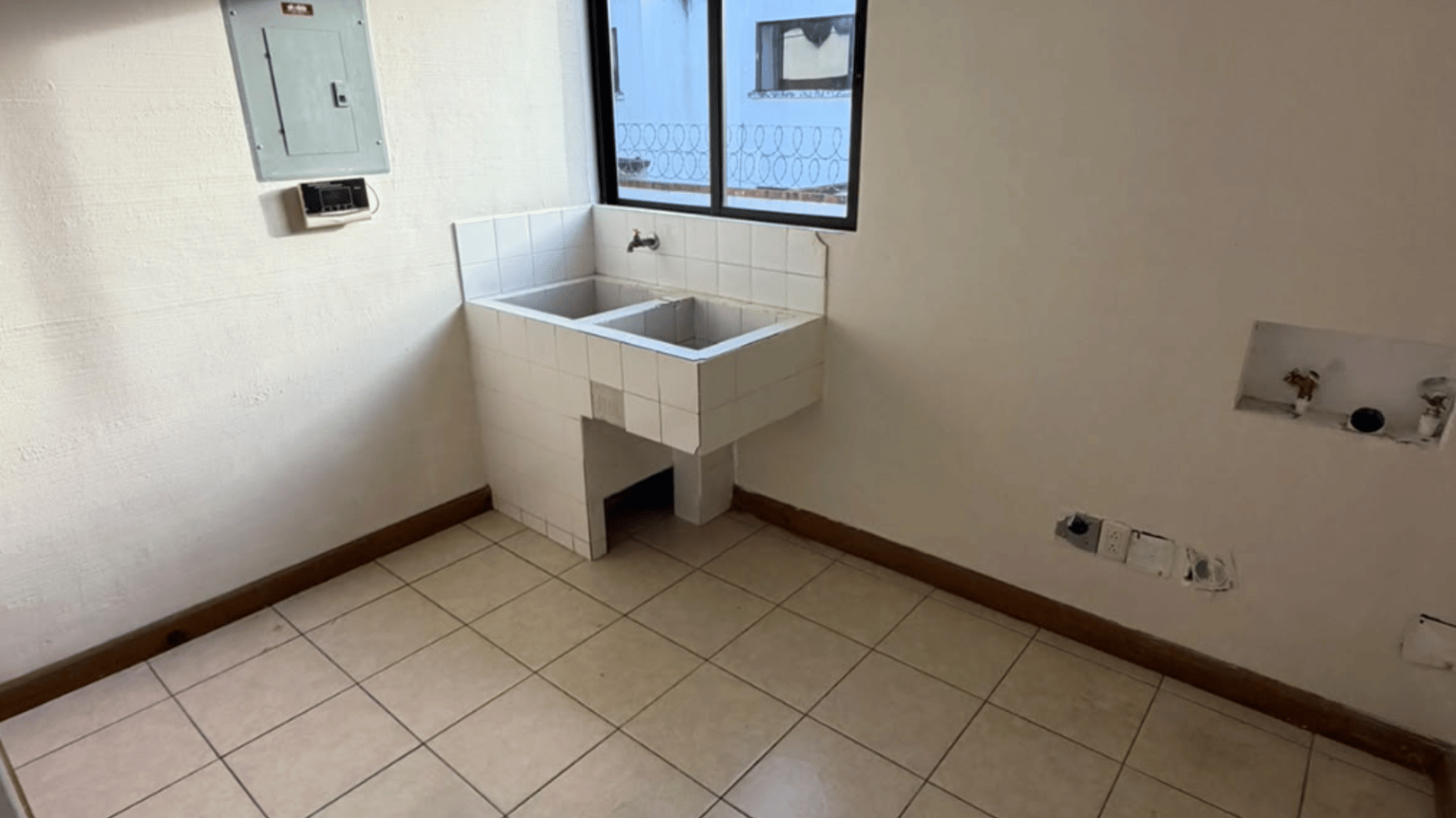 CASA EN RENTA | BOULEVARD ACATÁN CONDOMINIO SAN MATEO , ZONA 16 - Miniatura 3