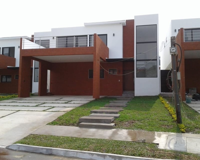 LA FONTANA 1 / CASA EN VENTA km 25 CAES