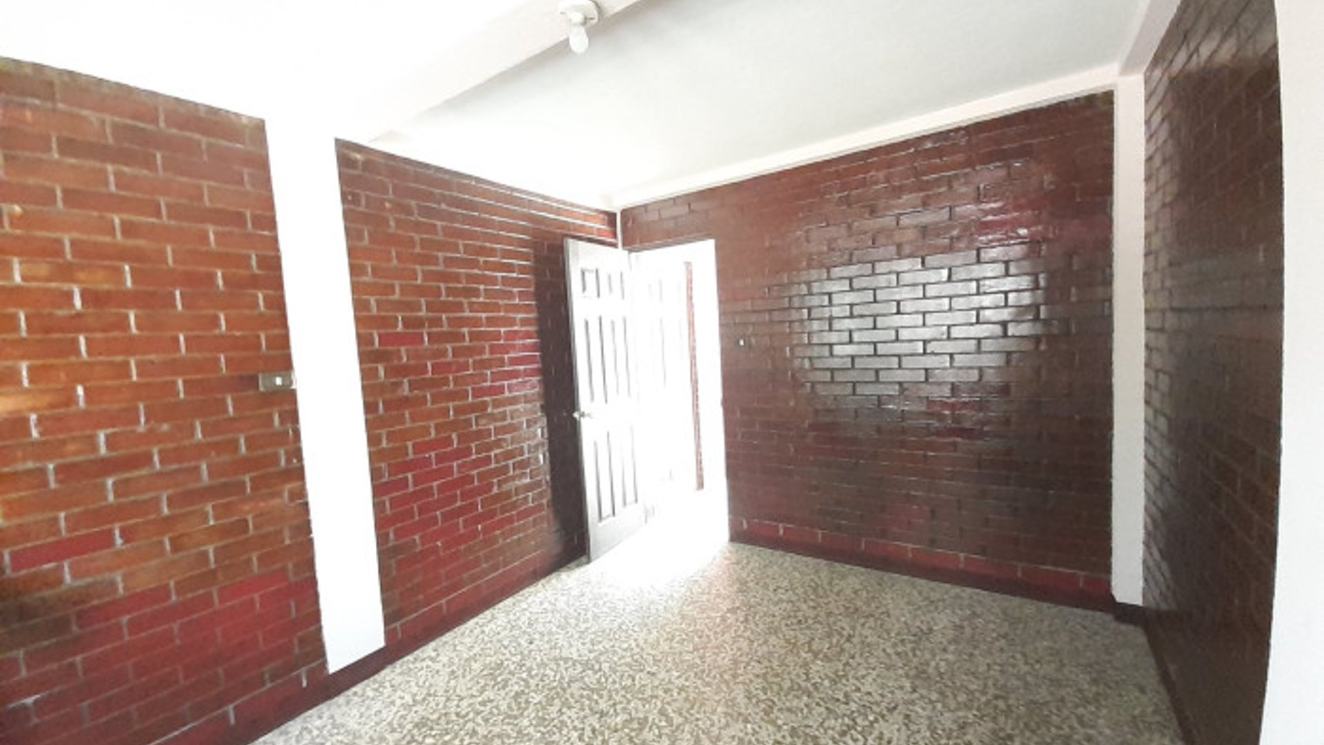 Propiedad En Venta con 4 Apartamentos Zona 3 Mixco - Miniatura 6