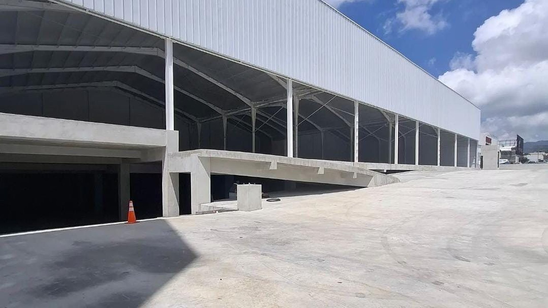 Bodega y Local Comercial en Renta sobre Calzada Roosevelt, Zona 11 | 11,400 m²