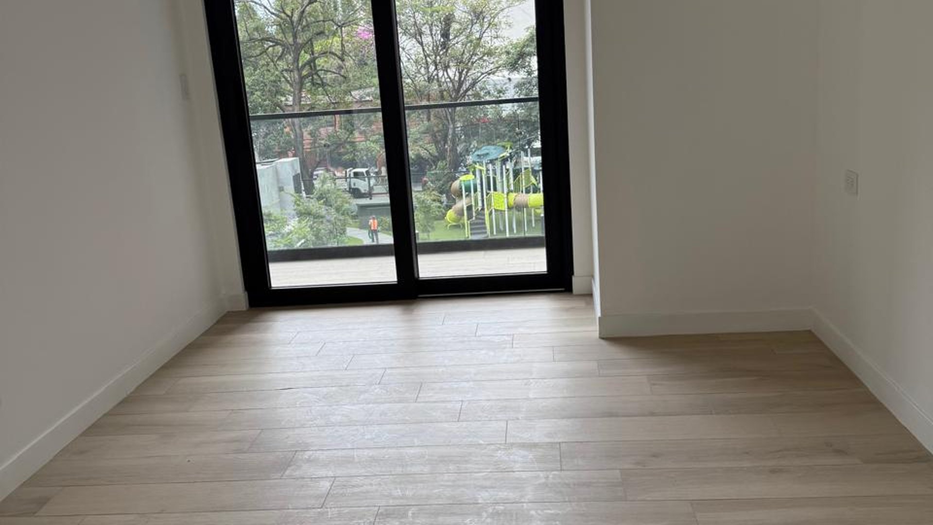 EDIFICIO FERRE DIEZ  ZONA 10 RENTA NUEVO APARTAMENTO AMUEBLADO  - Miniatura 5