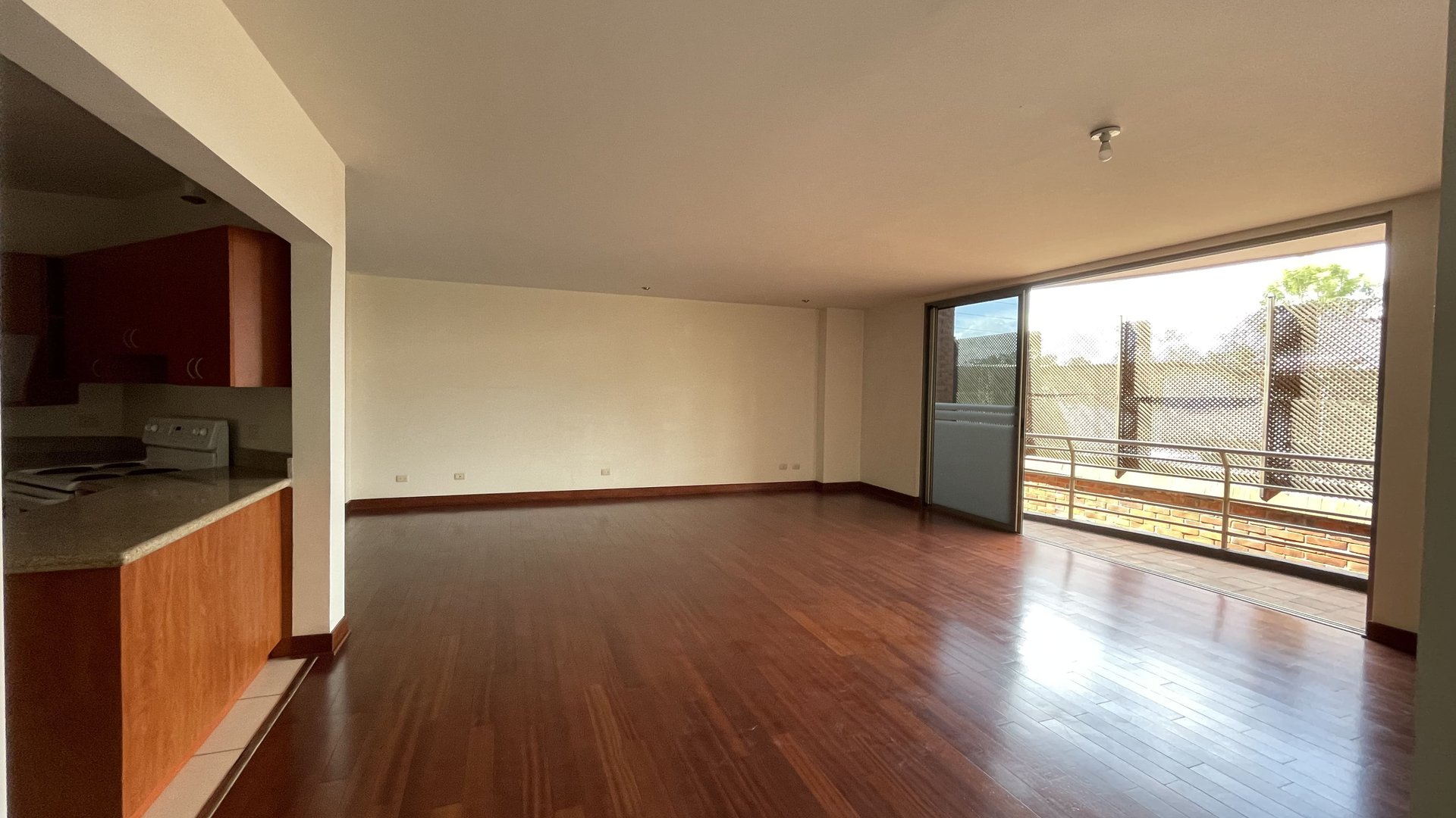 Apartamento en Alquiler Edificio Benevento, zona 14 - Miniatura 3