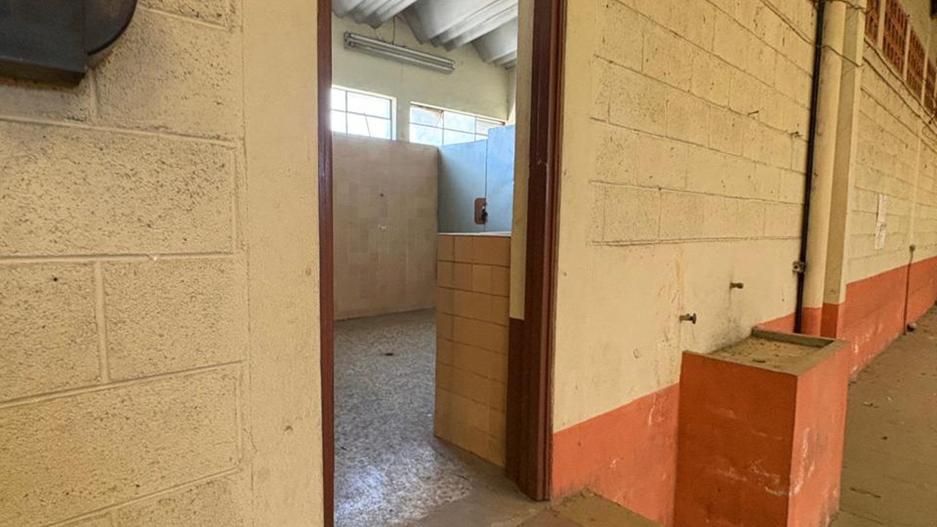 Bodega en venta-renta en Zona 6 Mixco - Miniatura 26