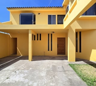 Casa en Venta Pinares de San Cristóbal Zona 8 de Mixco