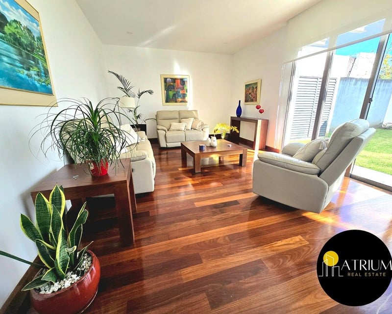 Casa Moderna de 4 Habitaciónes con Jardin Grande en San José Pinula‼️