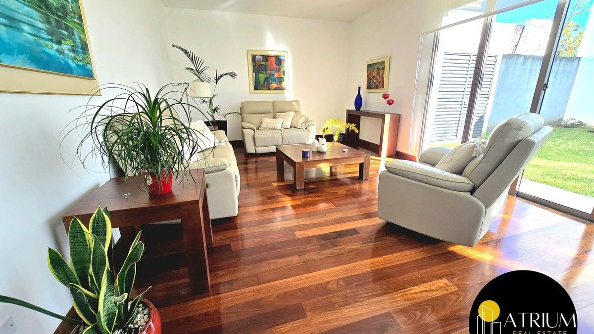 Casa Moderna de 4 Habitaciónes con Jardin Grande en San José Pinula‼️