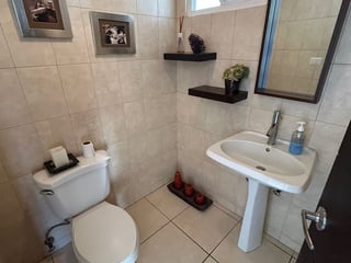 Vendo linda casa en Campos de San Isidro I zona 16 - Image 12