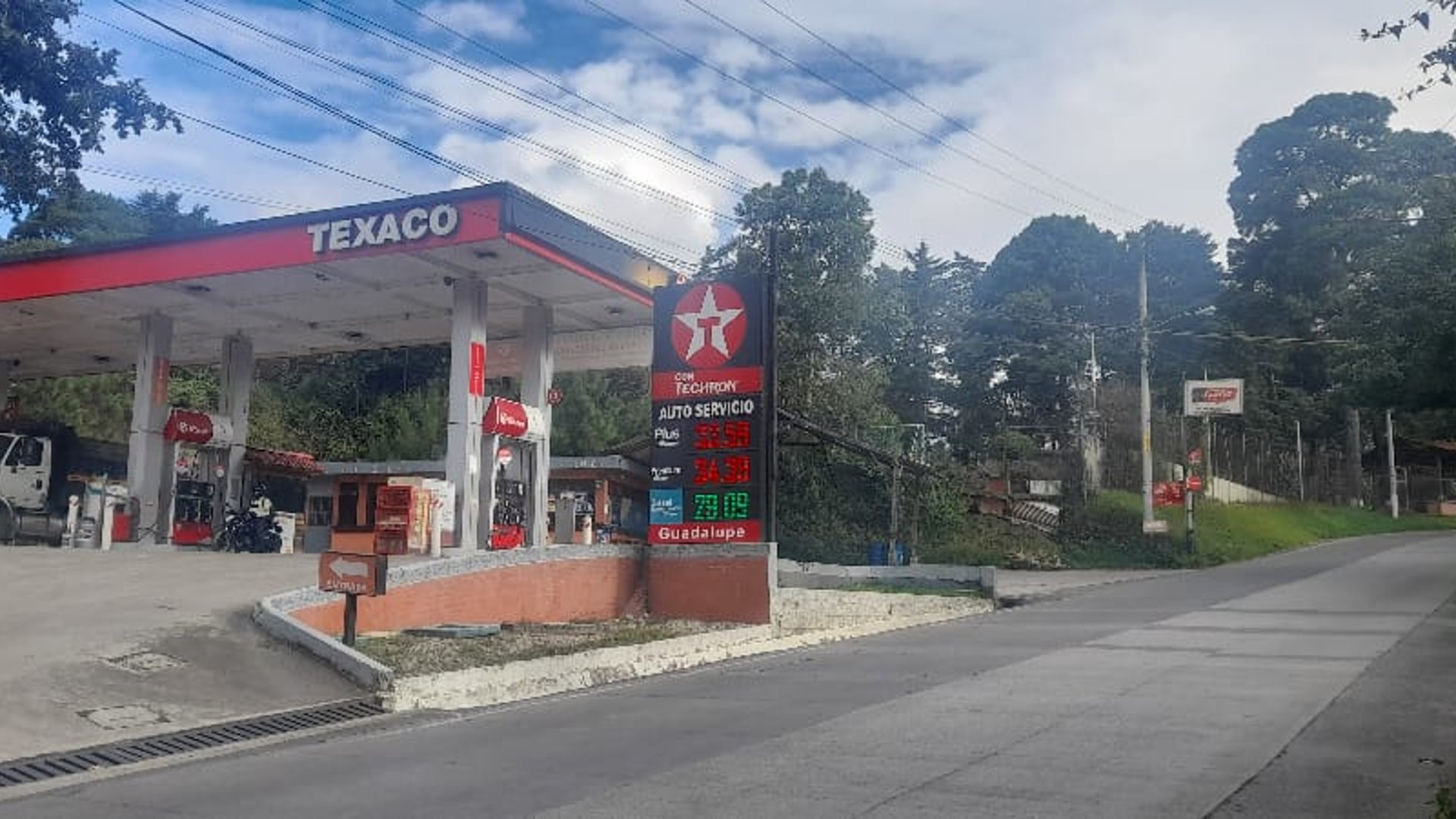 Gasolinera acreditada con 3 terrenos - Miniatura 10