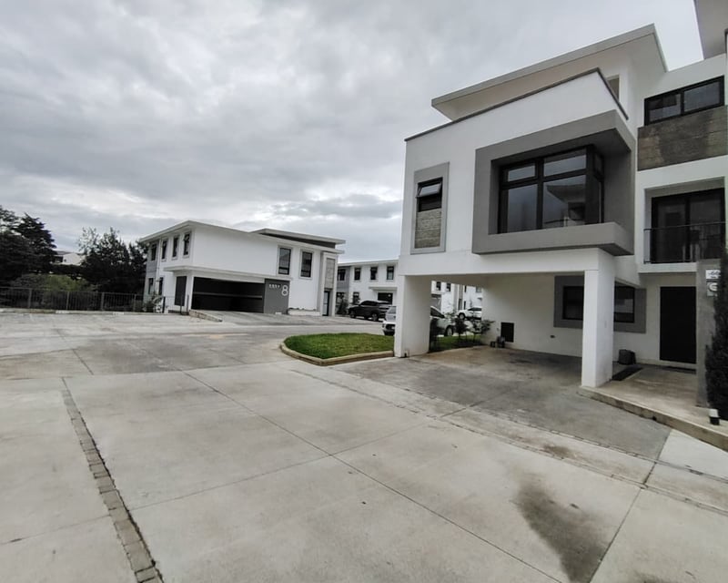 Vendo Casa en Condominio Serena de Arrazola, Fraijanes