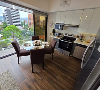 Apartamento amueblado de 1 habitacion en renta en zona 10 Ref-5291