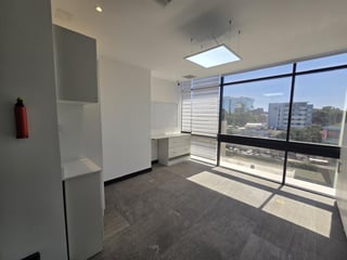 Alquilo Clínica en Renovati zona 10 - Image 6