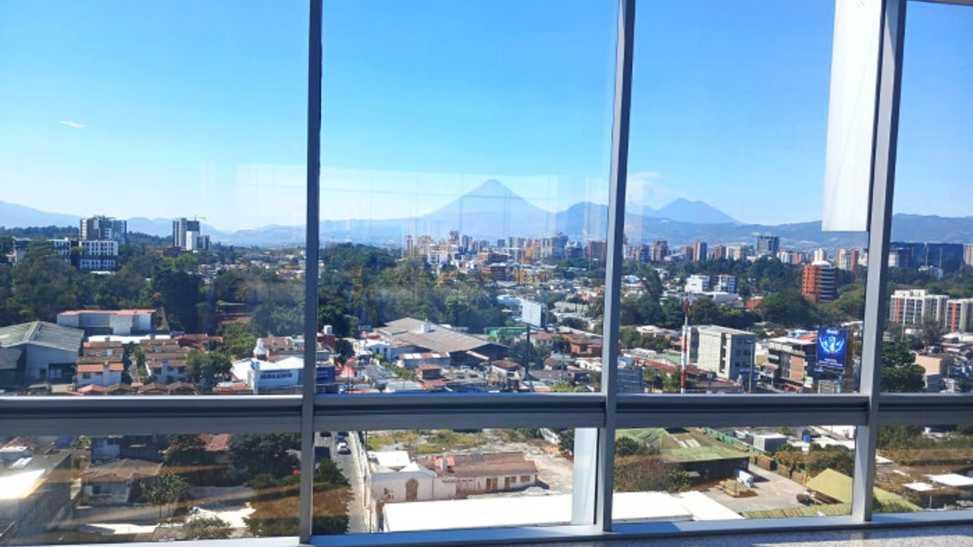 Edificio en Alquiler en zona 10 - Por estrenar !!