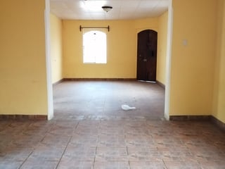 Linda y Amplia Casa en Alquiler en Cobán - 2
