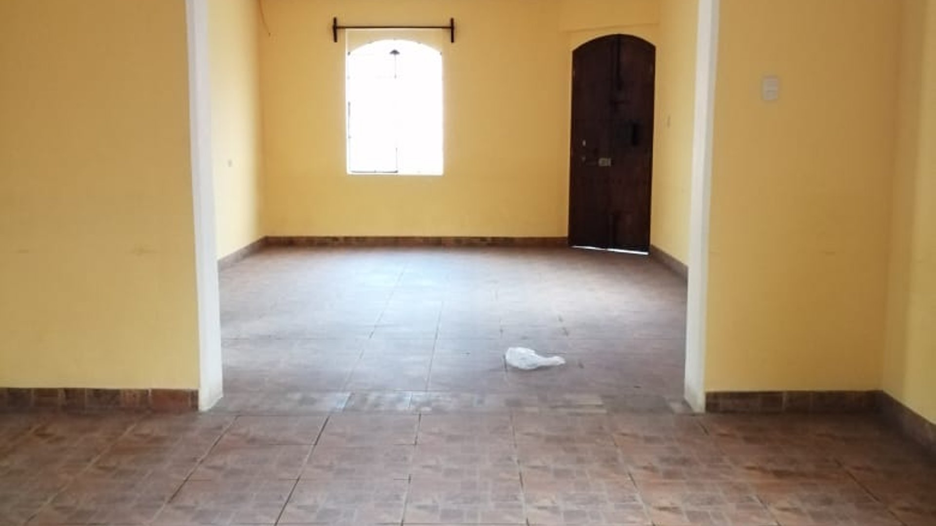 Linda y Amplia Casa en Alquiler en Cobán - Miniatura 2