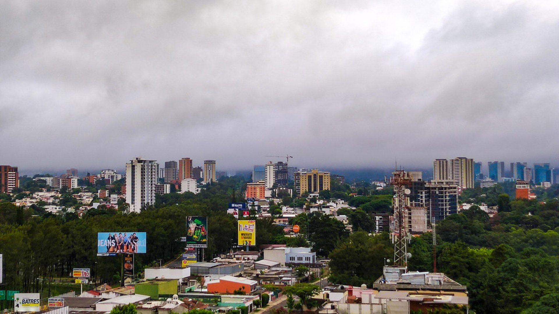 Excelente terreno comercial en venta en Zona 14 por la vílla