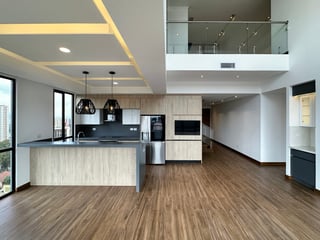 Apartamento de 2 niveles en renta, Zona 10 - 3
