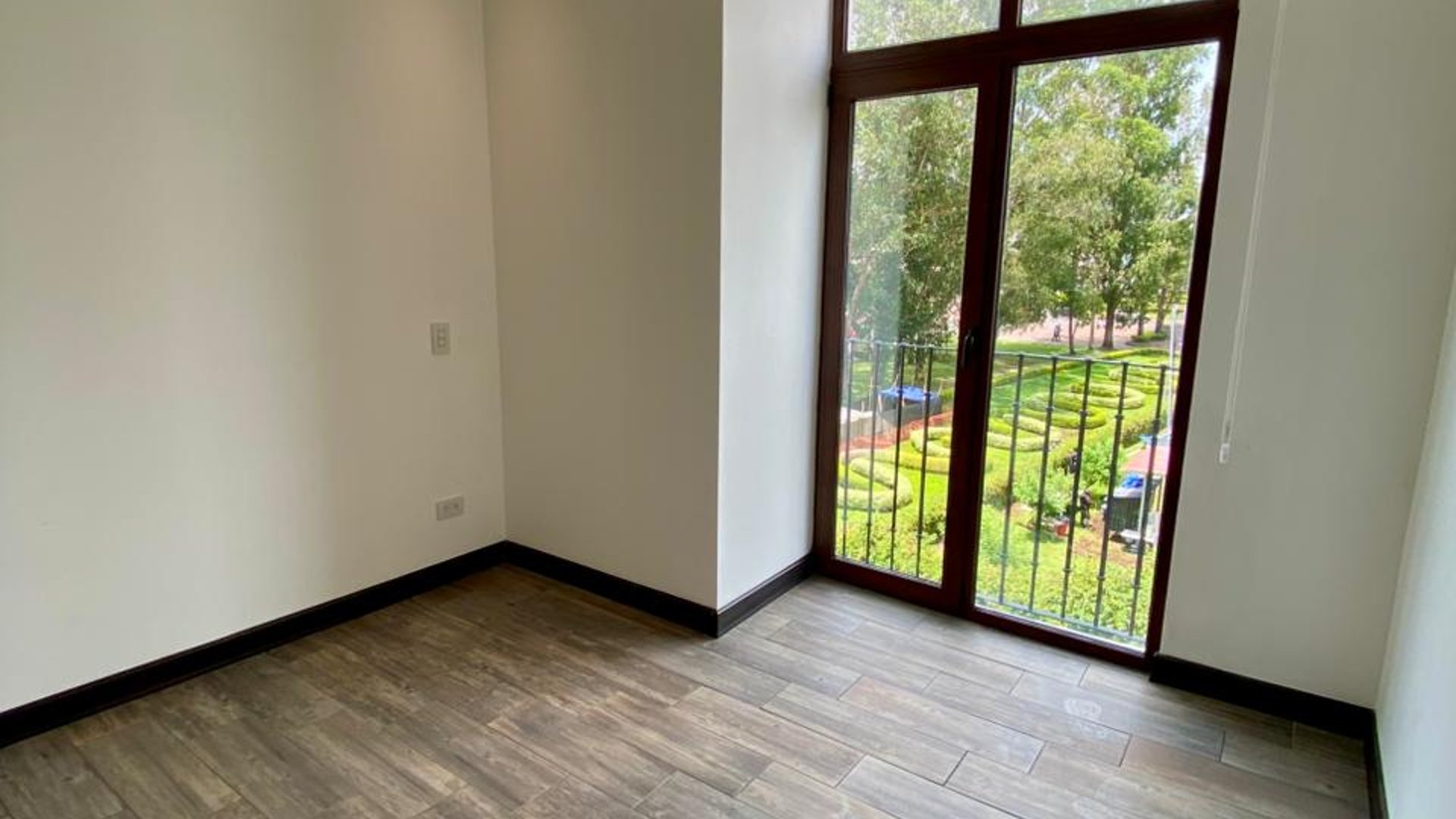 ????APARTAMENTO EN VENTA – 3 HAB  LIRIOS DE CAYALÁ | ZONA 16 - Miniatura 7