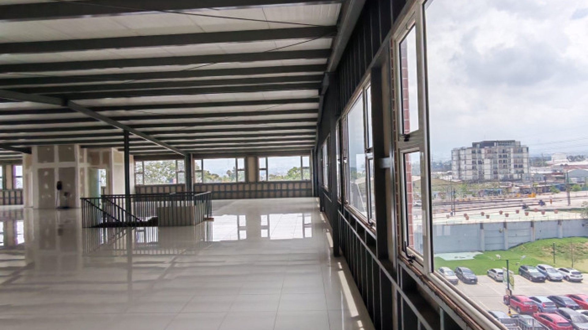Rento Oficina Comercial en plaza Canadá zona 12 - Miniatura 10