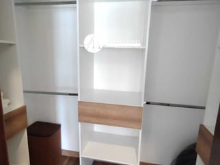 Modern 1-Bedroom Apartment in Zone 10, Guatemala City for Rent - Fully Furnished, Parking - Image 5