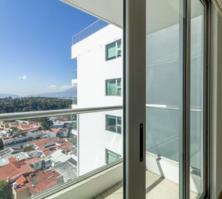 Vendo Apartamento en Edificio Condado La Villa, Zona 14