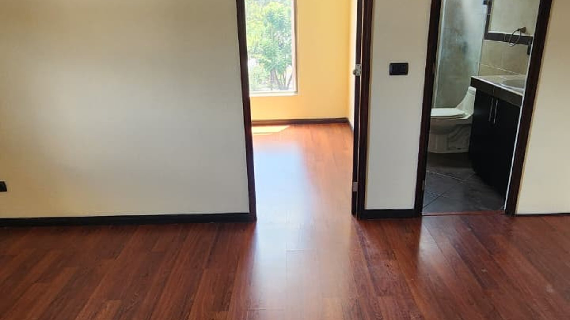 Vendo/Alquilo Apartamento en Jardines de las Charcas Zona 11 /D - Miniatura 5