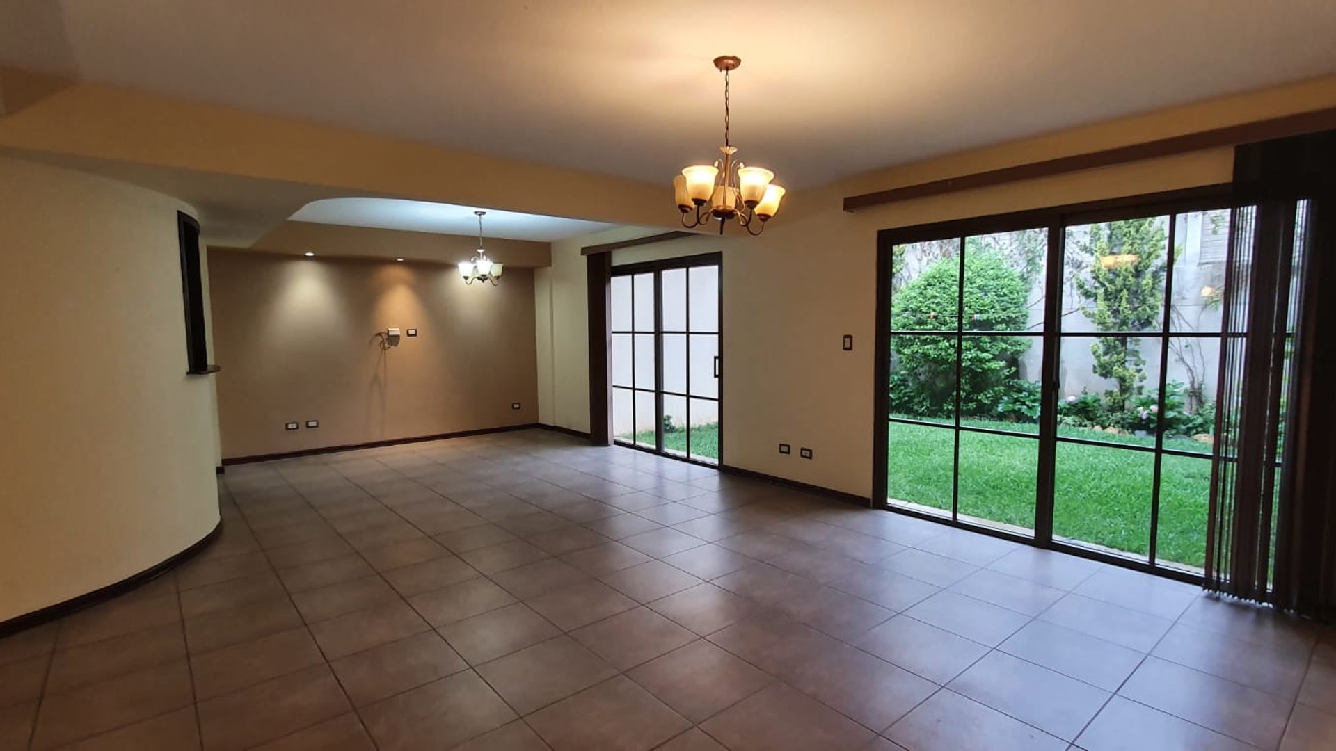EN VENTA LINDA CASA ZONA 16 VILLAS SUIZA VH4 - Miniatura 2