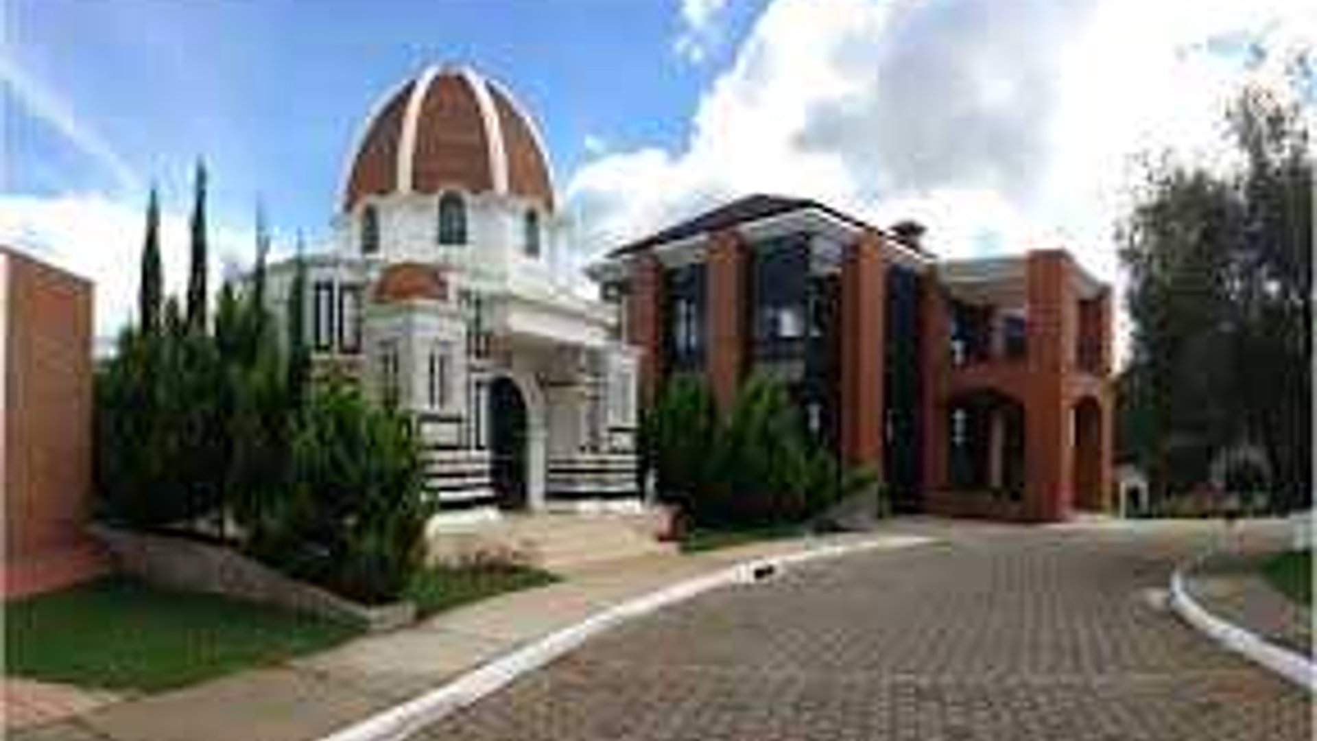 Venta de Mausoleo con 15 columbarios en Cementerio La Villa, Zona 14