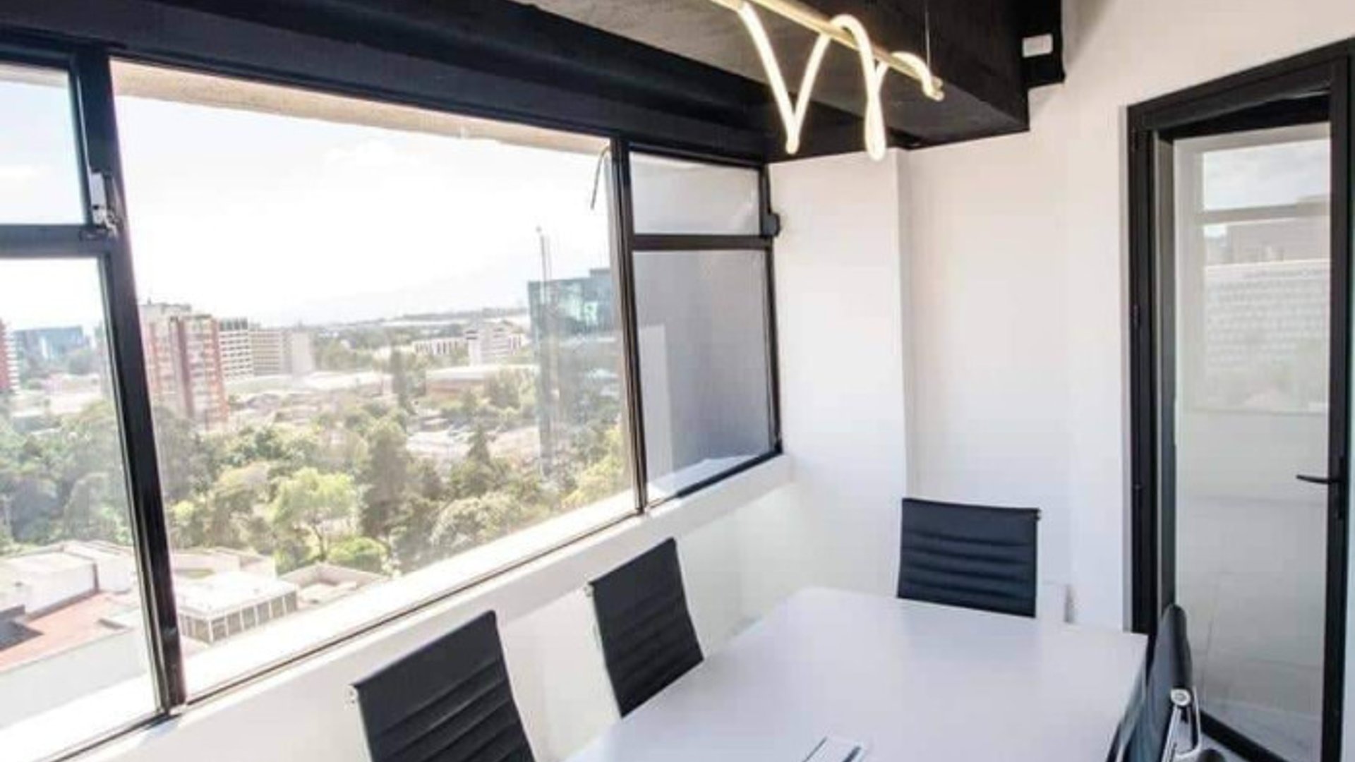CityMax promueve renta de oficina en edificio zona 10