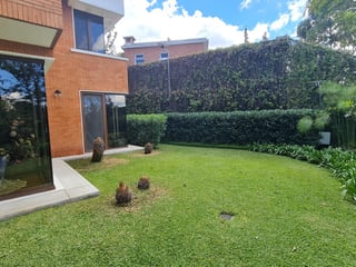Lujosa casa en venta, Alamedas de Jacarandas, zona 16 - 3