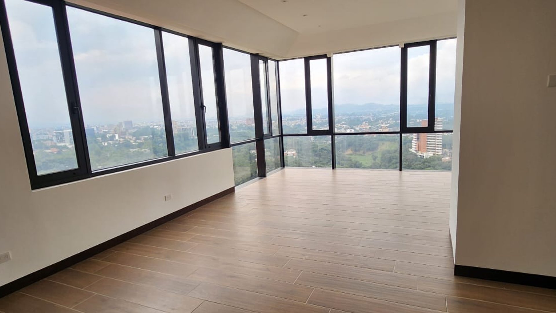 Penthouse en venta, Milenia zona 10.