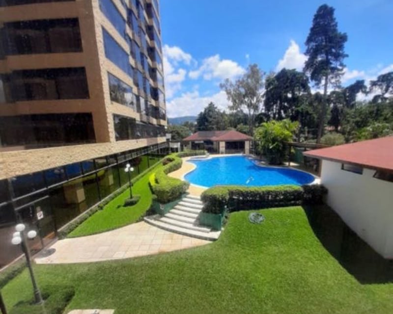 Apartamento en Venta en Edificio Milenia, dentro de Oakland, Zona 10