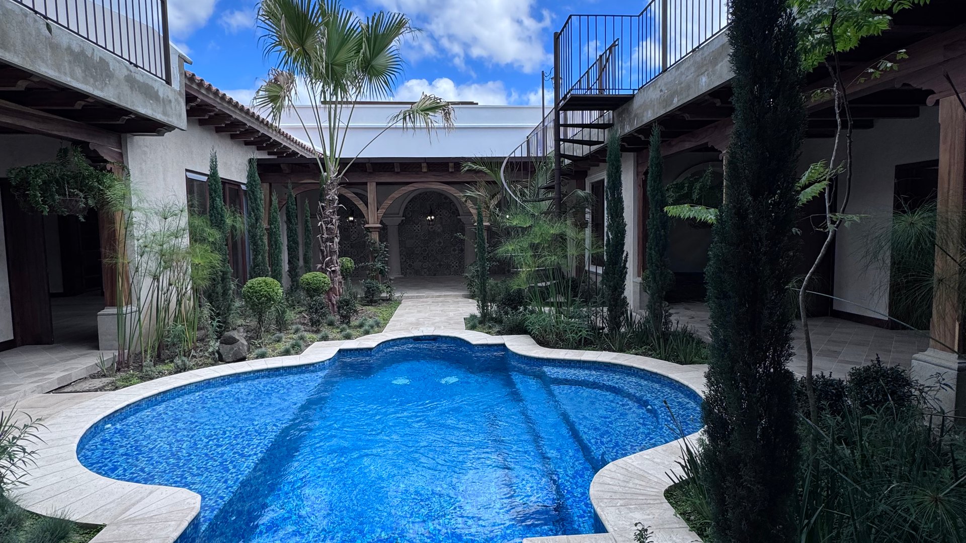 4 Bedroom House with Garden and Pool for Sale in Alotenango, Guatemala - $.1,299,051.40