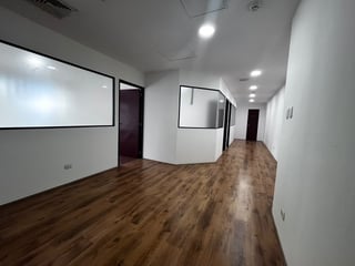 📍 LOCAL EN RENTA – 98.97 M²  | EDIFICIO ATLANTIS | ZONA 10 - 3