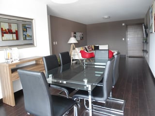 Apartamento amueblado de 3 habitaciones en zona 14 - Image 3