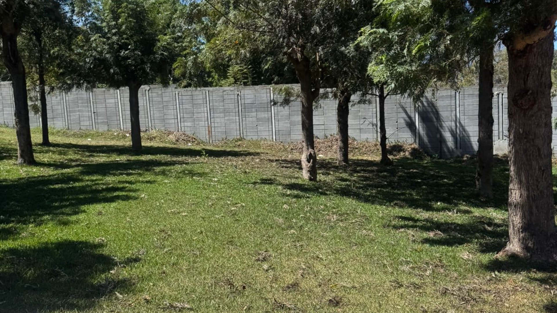 TERRENO TOTALMENTE PLANO EN VENTA EN COND. SAN PEDRO LAS HURTAS - Miniatura 7
