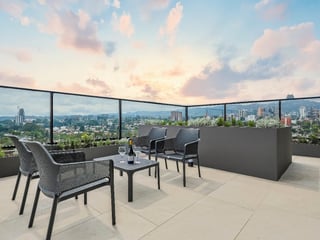 En venta apartamento con jardin en zona 15 Guatemala - Image 12