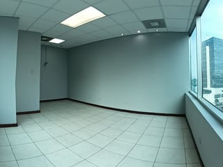 Oficina Tabicada En Venta en Zona 10 INVERSION - 2