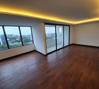 VENDO PENTHOUSE EN ZONA 15 EDIFICIO LIV