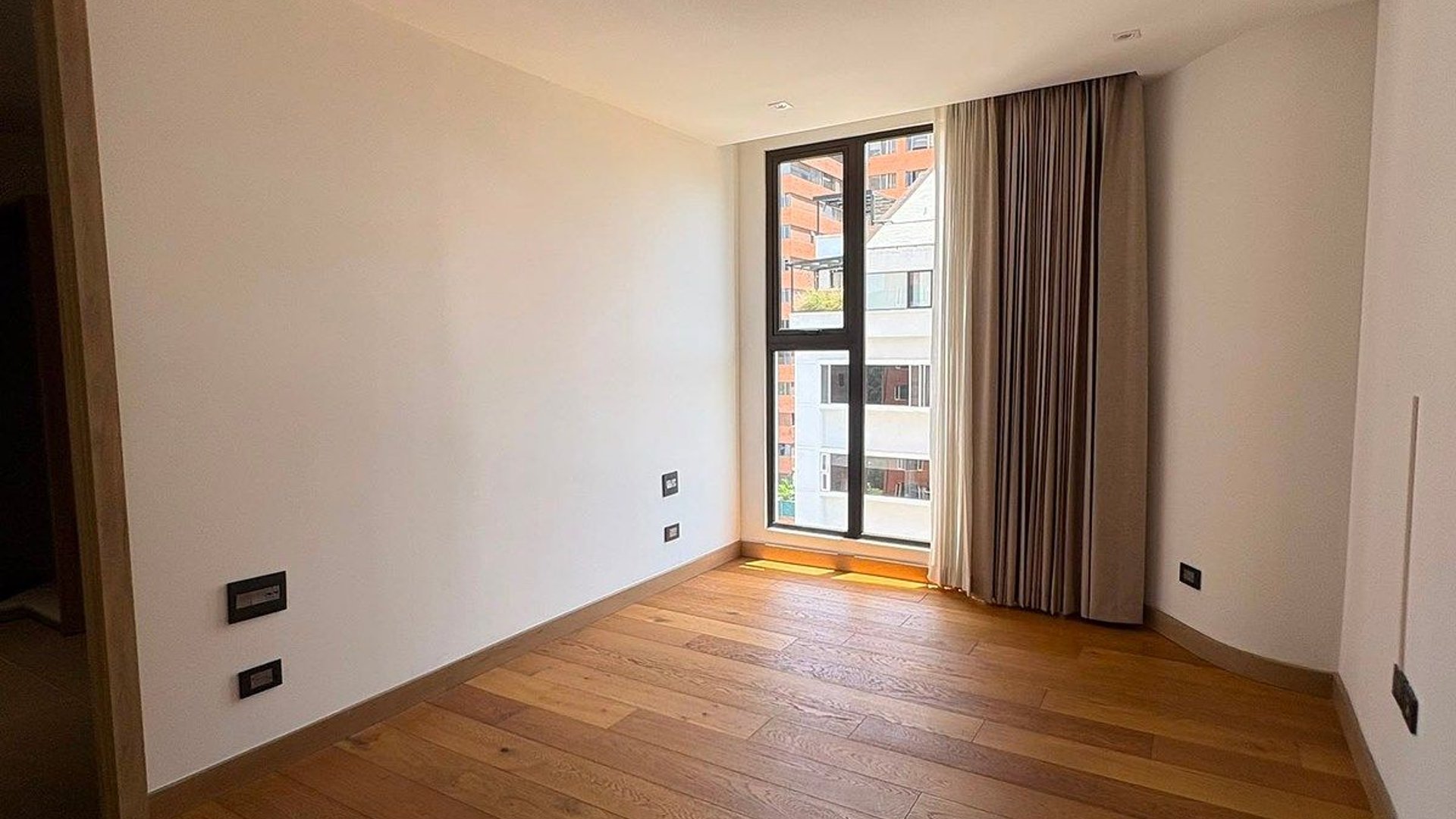 Apartamento en Alquiler  Edificio Torre Vertic Zona 14 - Miniatura 10